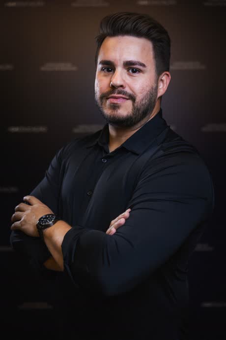 Prof. James Carvalho
